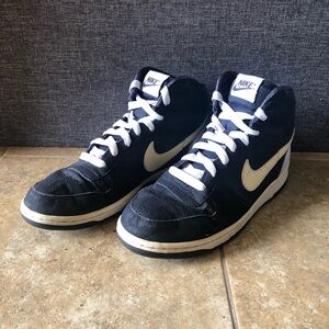 Vintage Nike Men's Black and White High-Top 👟